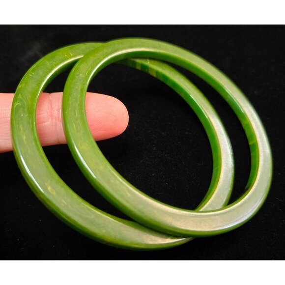 2 Vintage Bakelite Green Spinach Spacer Thin Bangles - Picture 1 of 5